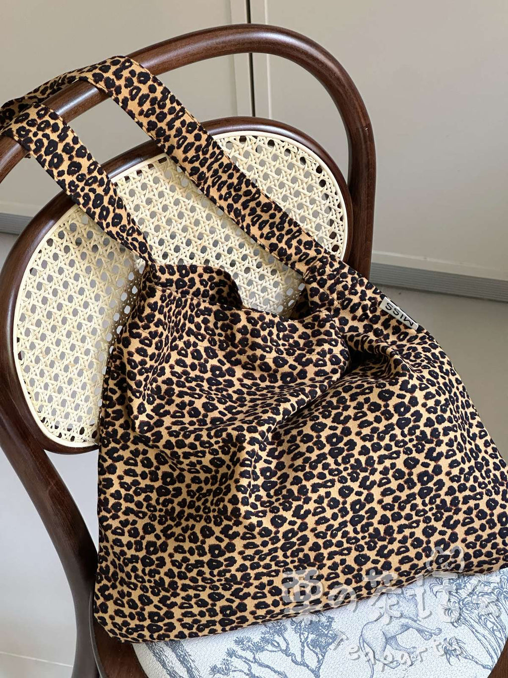 Bolsa de Ombro – Estilo e Versatilidade no Dia a Dia