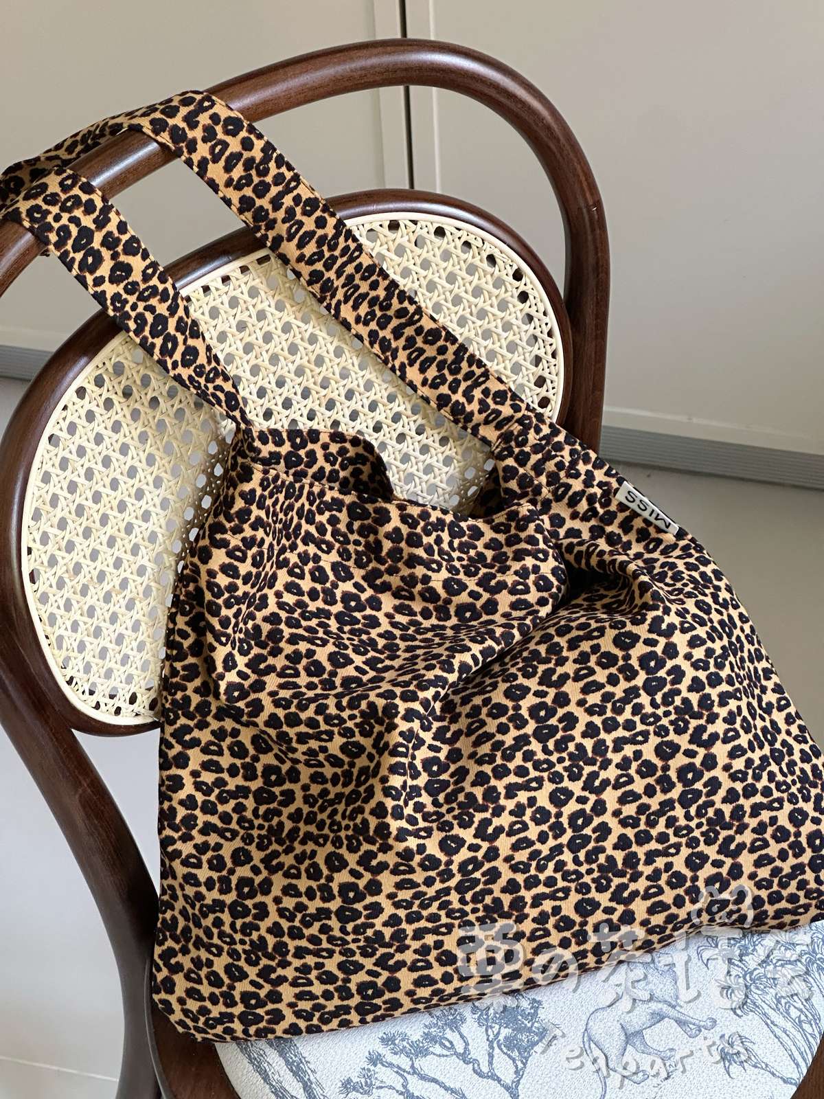 Bolsa de Ombro – Estilo e Versatilidade no Dia a Dia